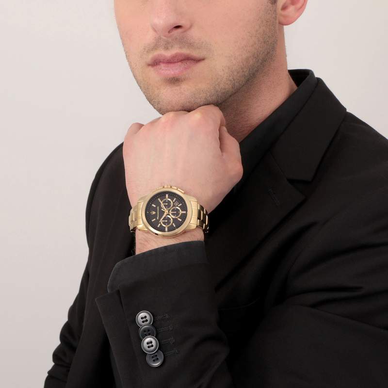 Montre MASERATI homme bracelet acier inoxydable doré jaune - vue porté 1