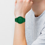 Montre Lacoste.12.12 homme résine bracelet silicone vert - vue porté 1
