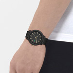 Montre Lacoste 12.12. homme résine bracelet silicone noir - vue porté 1