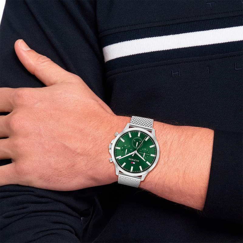 Montre TOMMY HILFIGER Ryder homme bracelet acier - vue porté 1