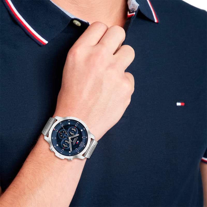 Montre TOMMY HILFIGER Luca homme bracelet acier - vue porté 1