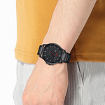 Montre HUGO First homme bracelet acier noir - vue porté 1