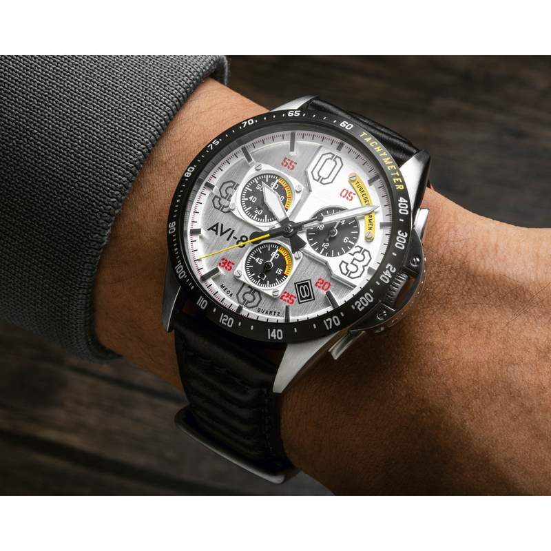 Montre AVI-8 homme acier bracelet cuir noir. Edition limitée. - vue porté 1