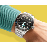 Montre Spinnaker Hass homme automatique bracelet acier - vue porté 2