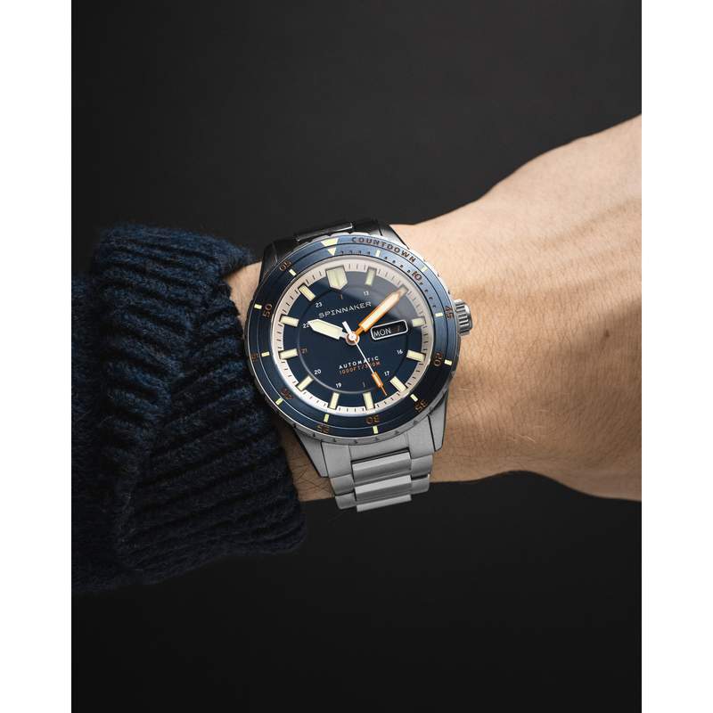 Montre Spinnaker Hass homme automatique bracelet acier - vue porté 2