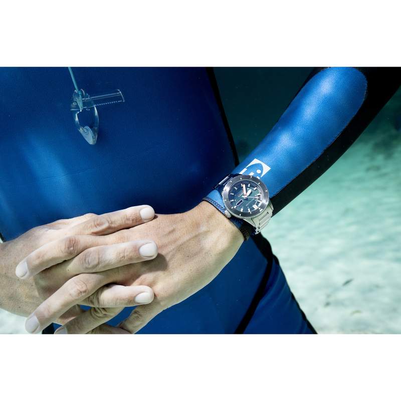 Montre Spinnaker Hass homme automatique bracelet acier - vue porté 1