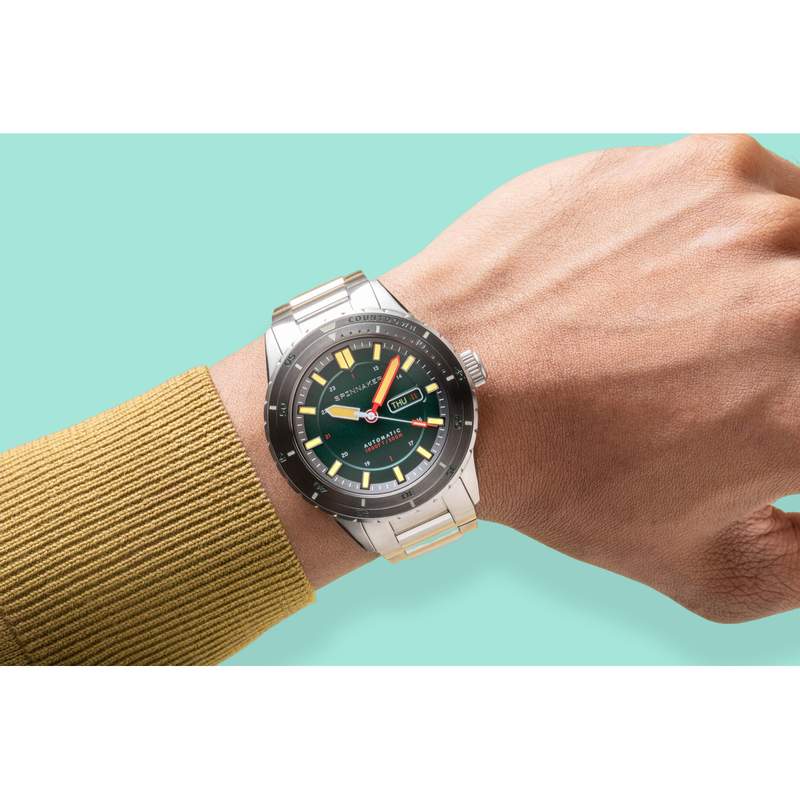 Montre Spinnaker Hass homme automatique bracelet acier - vue porté 2