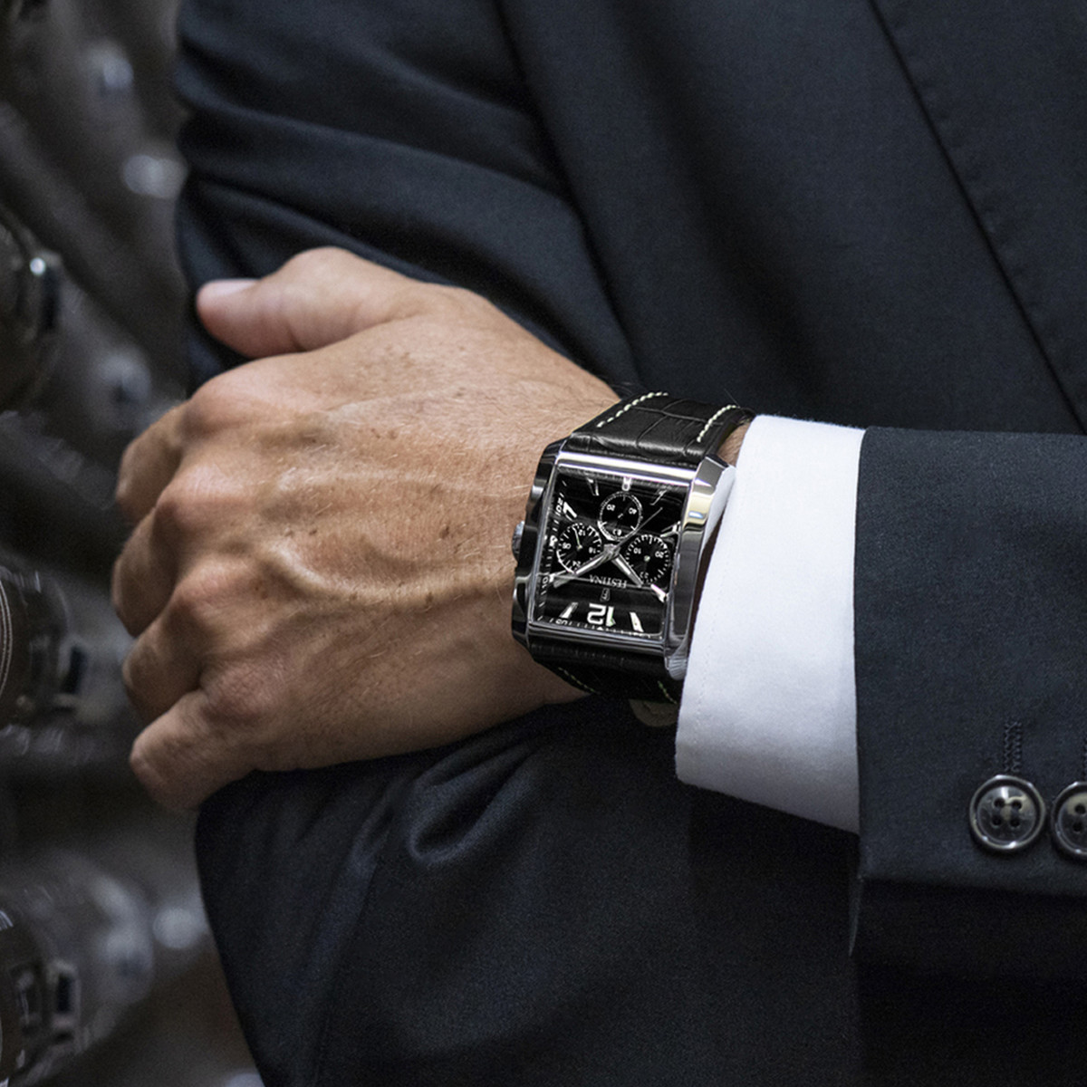 Montre FESTINA Timeless homme chronographe acier bracelet cuir noir - vue porté 1
