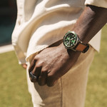 Montre FOSSIL Blue homme bracelet cuir marron - vue porté 1