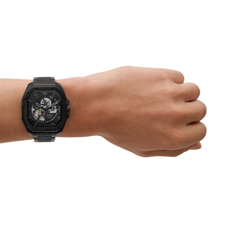 Montre DIESEL Flayed homme automatique acier noir - vue porté 1