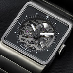 Montre LIP Big Titane homme automatique, bracelet titane gris - vue D1