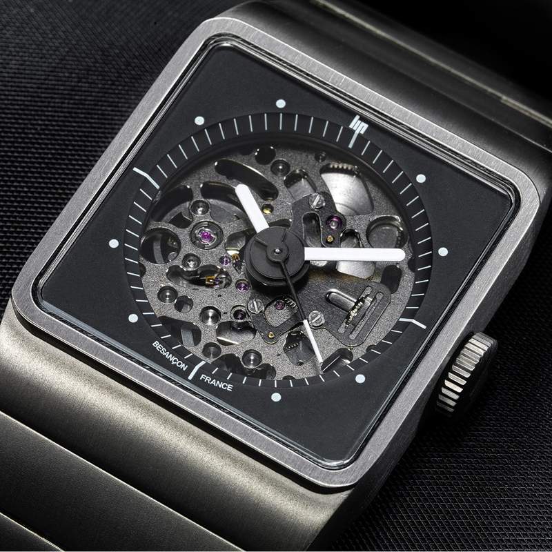 Montre LIP Big Titane homme automatique, bracelet titane gris - vue D1
