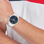 Montre TOMMY HILFIGER Lars homme bracelet acier doré jaune - vue porté 1