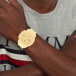 Montre TOMMY HILFIGER Lars homme bracelet acier doré jaune - vue porté 1