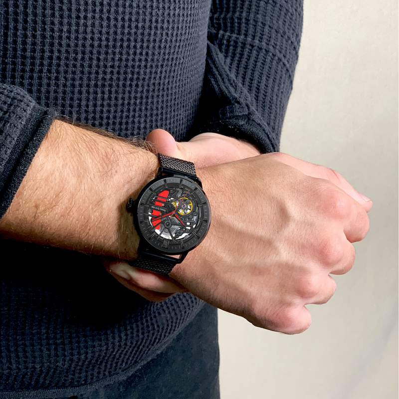 Montre PIERRE LANNIER Paddock homme automatique bracelet acier noir - vue porté 1