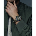 Montre AVI 8 HawKer Hurricane homme automatique acier bracelet cuir vert kaki - vue porté 1