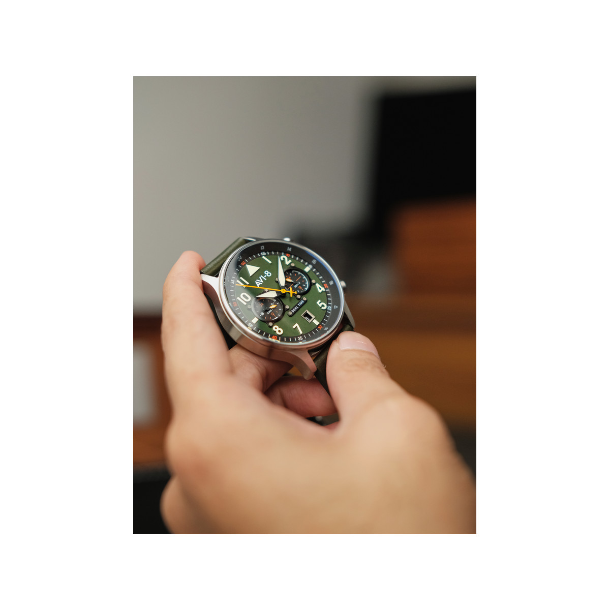 Montre AVI 8 Hawker Hurricane homme  acier bracelet cuir vert - vue 2