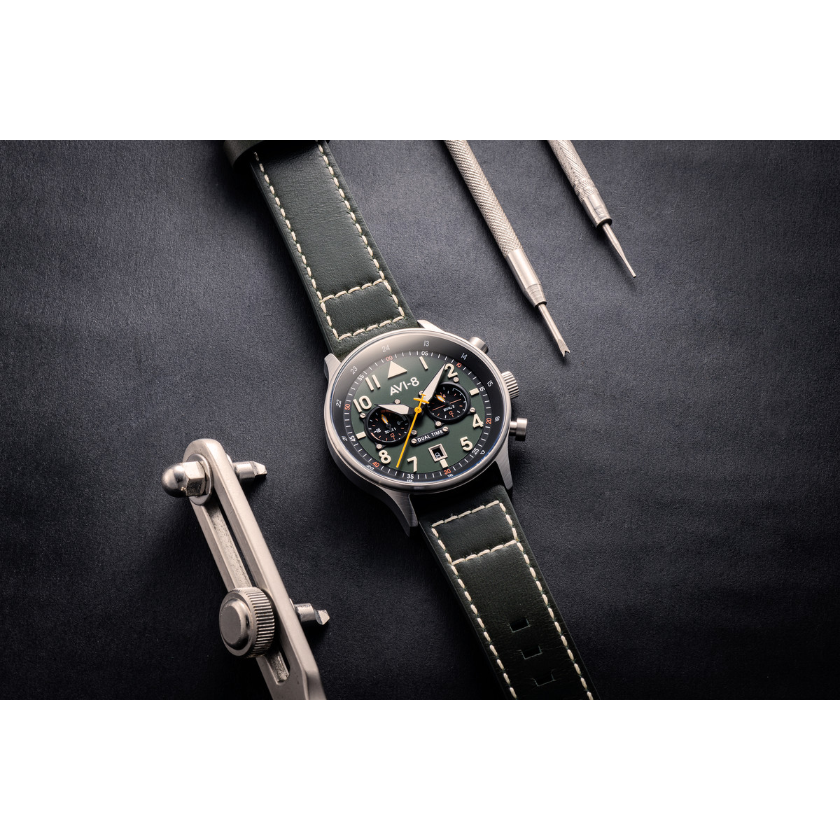 Montre AVI 8 Hawker Hurricane homme  acier bracelet cuir vert - vue D2