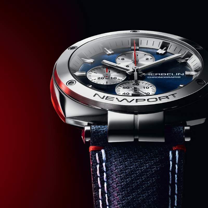 Montre HERBELIN Newport Heritage homme acier bracelet bleu - vue porté 2