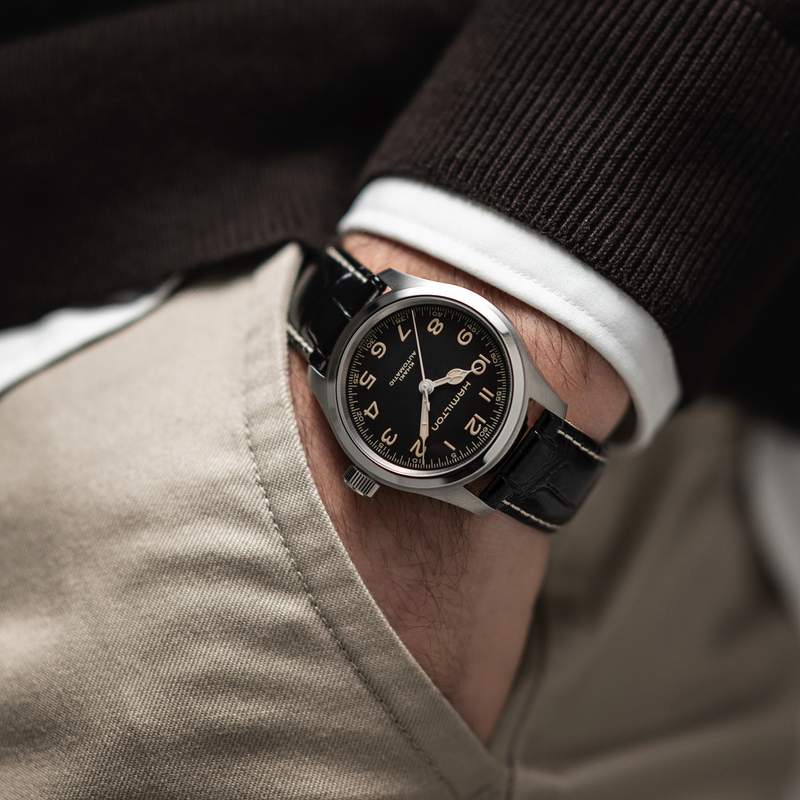 Montre HAMILTON Khaki Field homme automatique acier bracelet cuir noir - vue porté 1