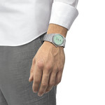 Montre TISSOT T-CLASSIC PRX 40 homme cadran vert bracelet acier gris - vue porté 1