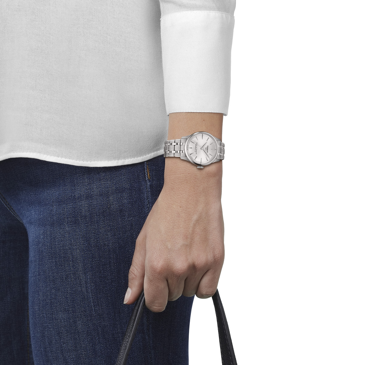 Montre TISSOT t-classic homme automatique bracelet acier gris - vue porté 1