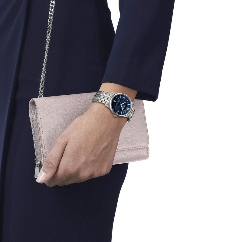 Montre TISSOT t-classic femme automatique bracelet acier gris - vue porté 1