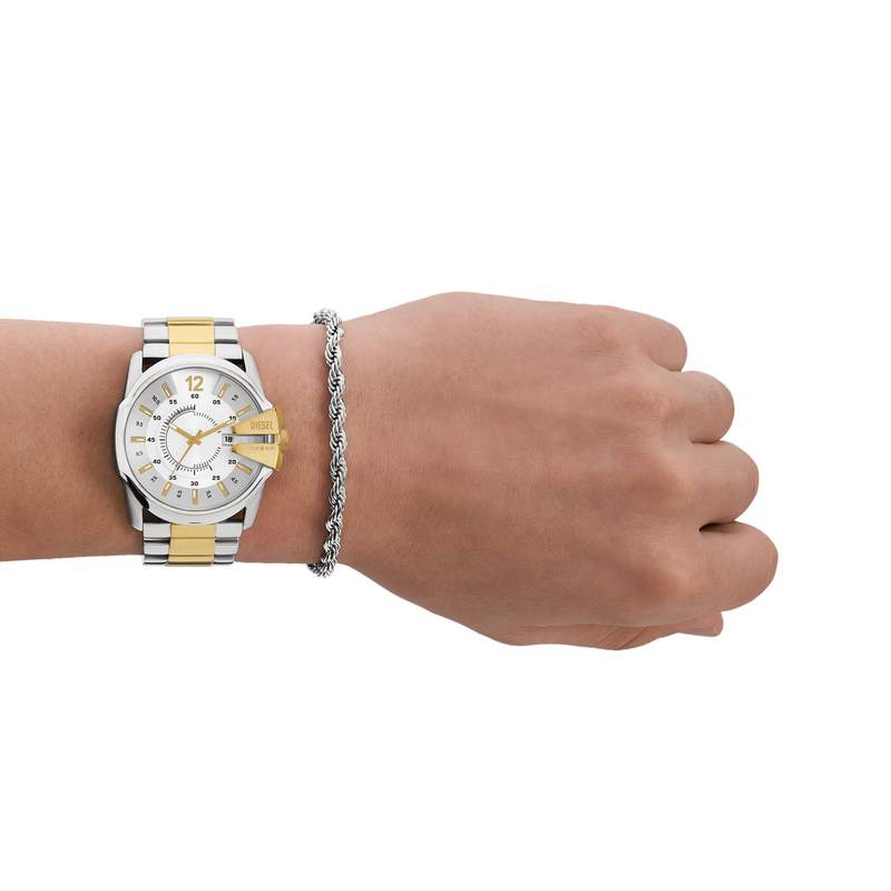 Montre DIESEL Master Chief homme bracelet acier bicolore - vue porté 1