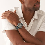 Montre FOSSIL Blue homme bracelet silicone gris - vue porté 1
