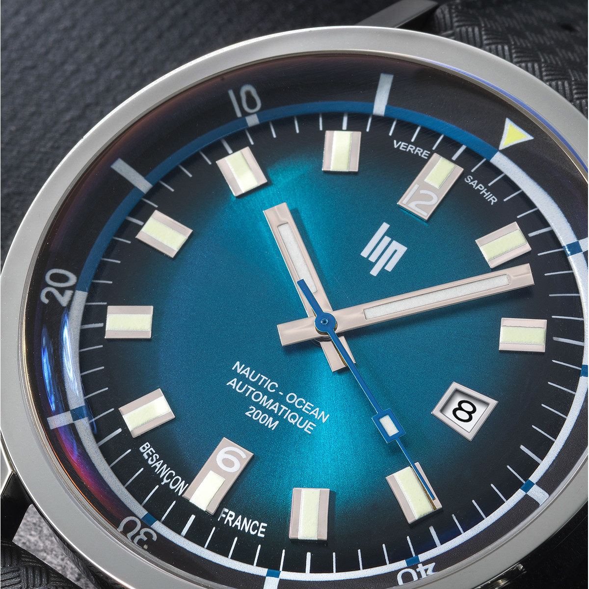 Montre LIP Grande Nautic-Océan homme automatique cadran bleu, bracelet caoutchouc noir, boitier acier inoxydable - vue D1
