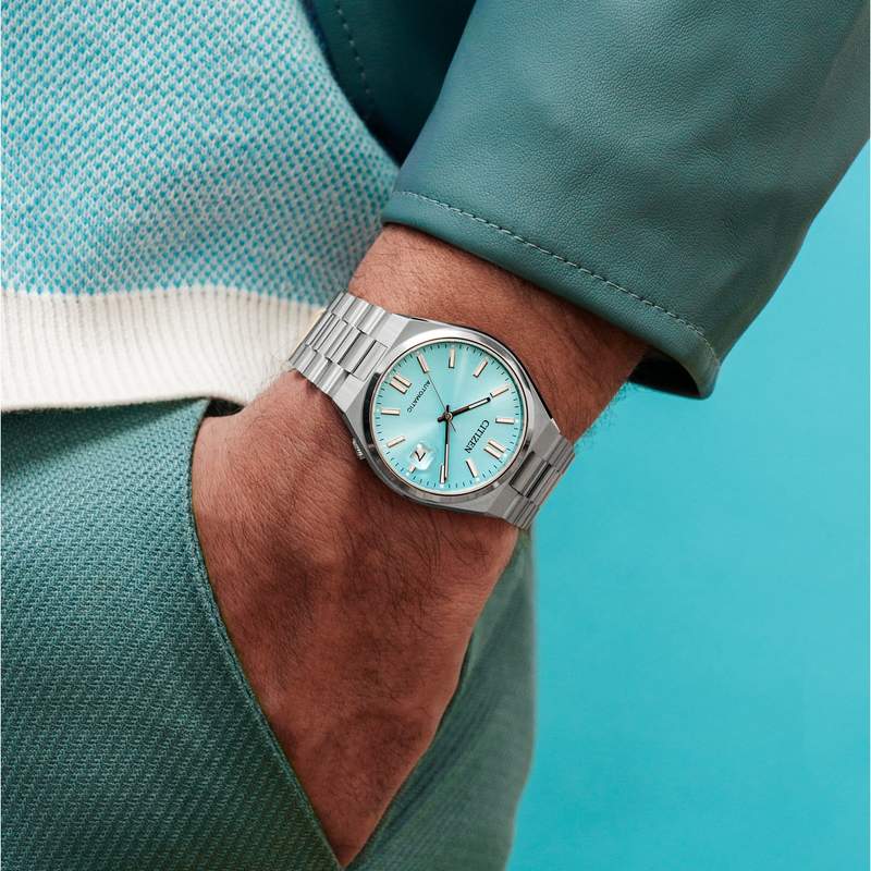 Montre CITIZEN Tsuyosa homme automatique, bracelet acier gris - vue porté 1