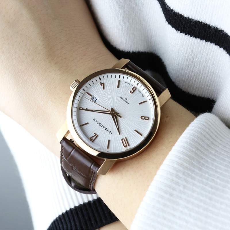 Montre HUMBERT-DROZ hd8 homme automatique, bracelet cuir marron clair - vue porté 1