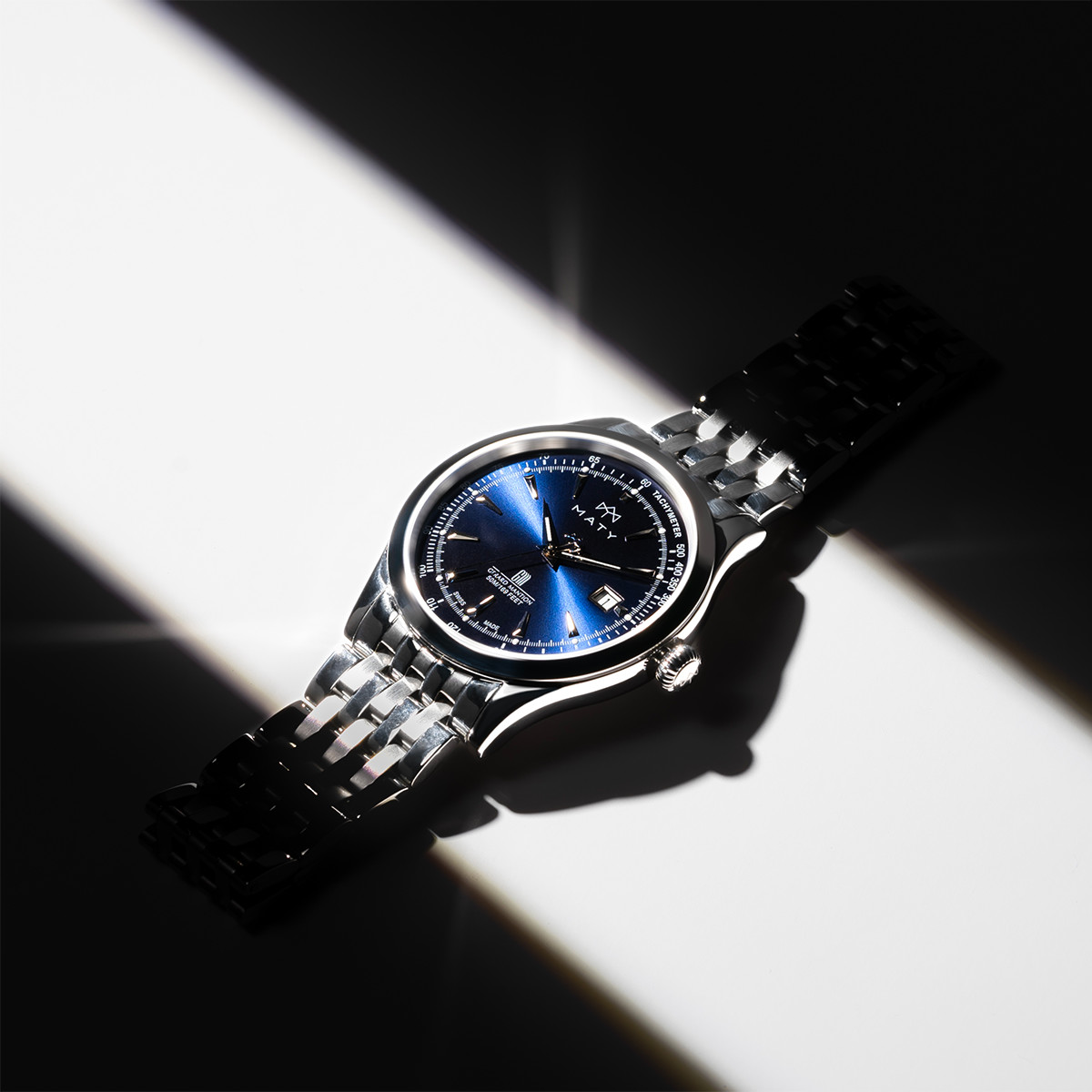 Montre MATY GM cadran bleu foncé bracelet acier - vue D4