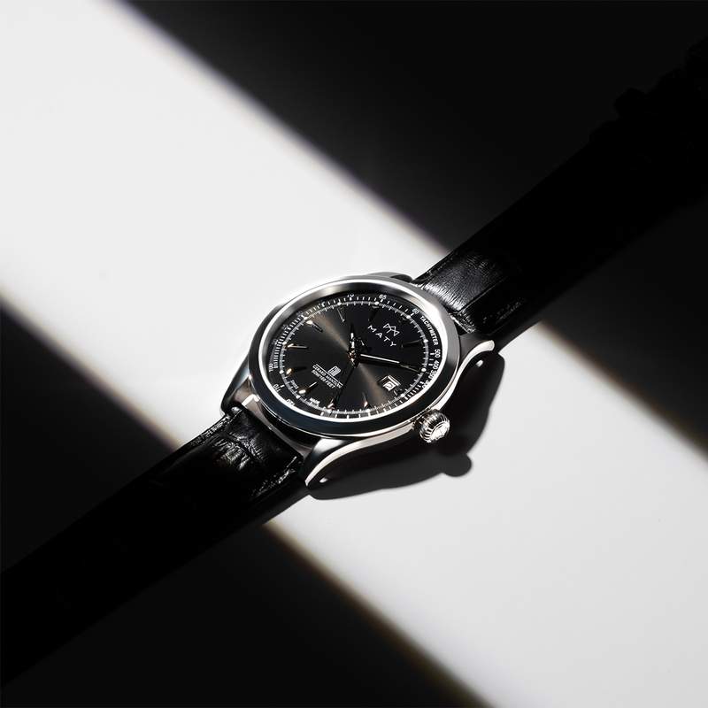 Montre MATY GM cadran noir bracelet cuir noir - vue D4
