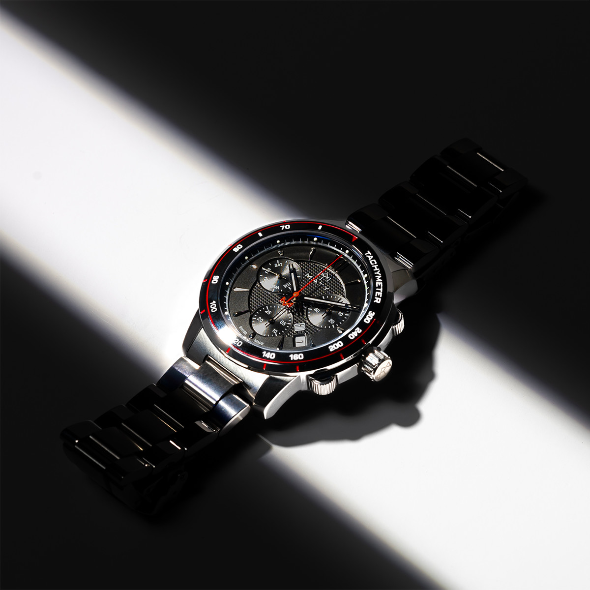 Montre MATY GM chronographe cadran noir bracelet acier - vue D4