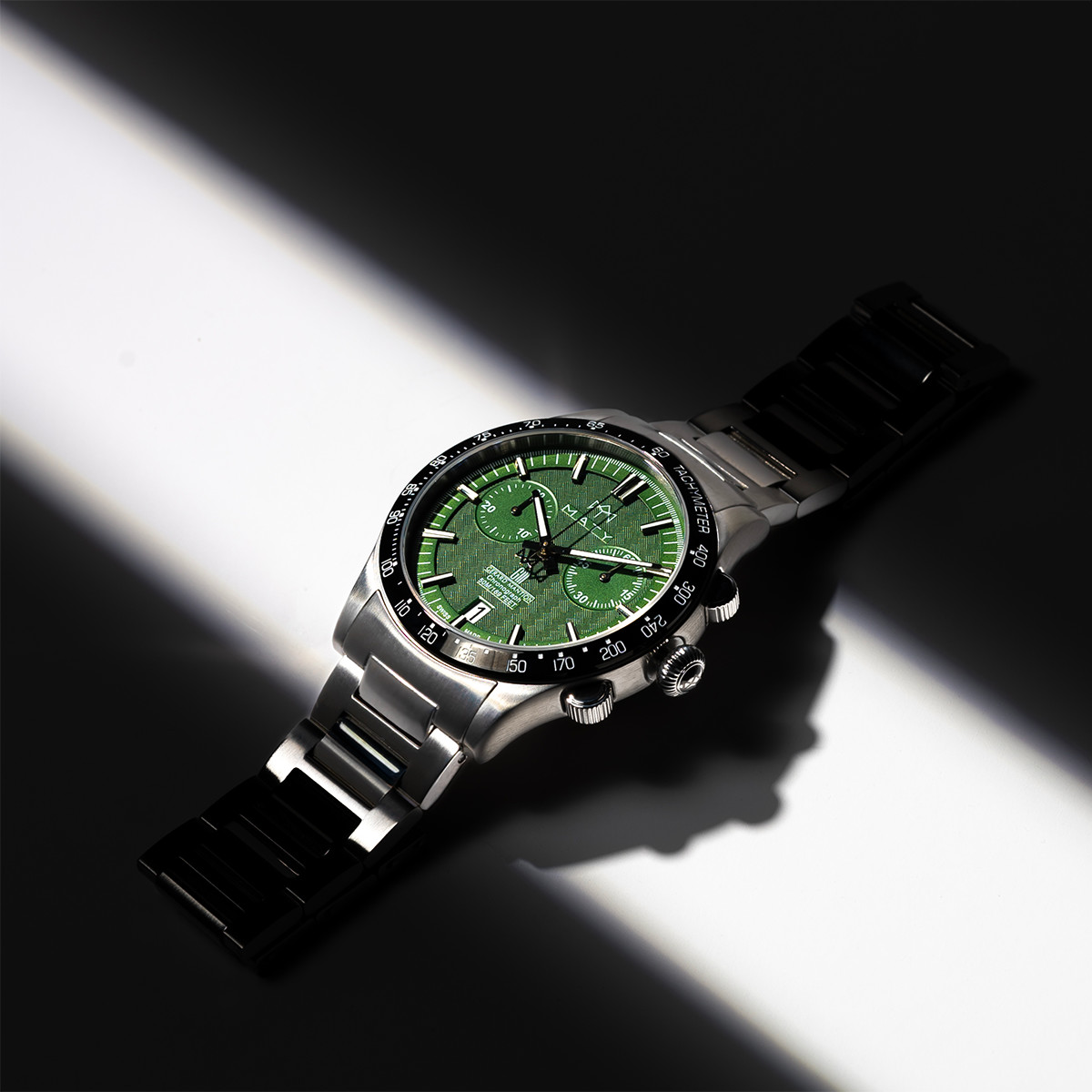 Montre MATY GM chronographe cadran vert bracelet acier - vue D4
