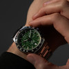 Montre MATY GM chronographe cadran vert bracelet acier - vue Vporté 1