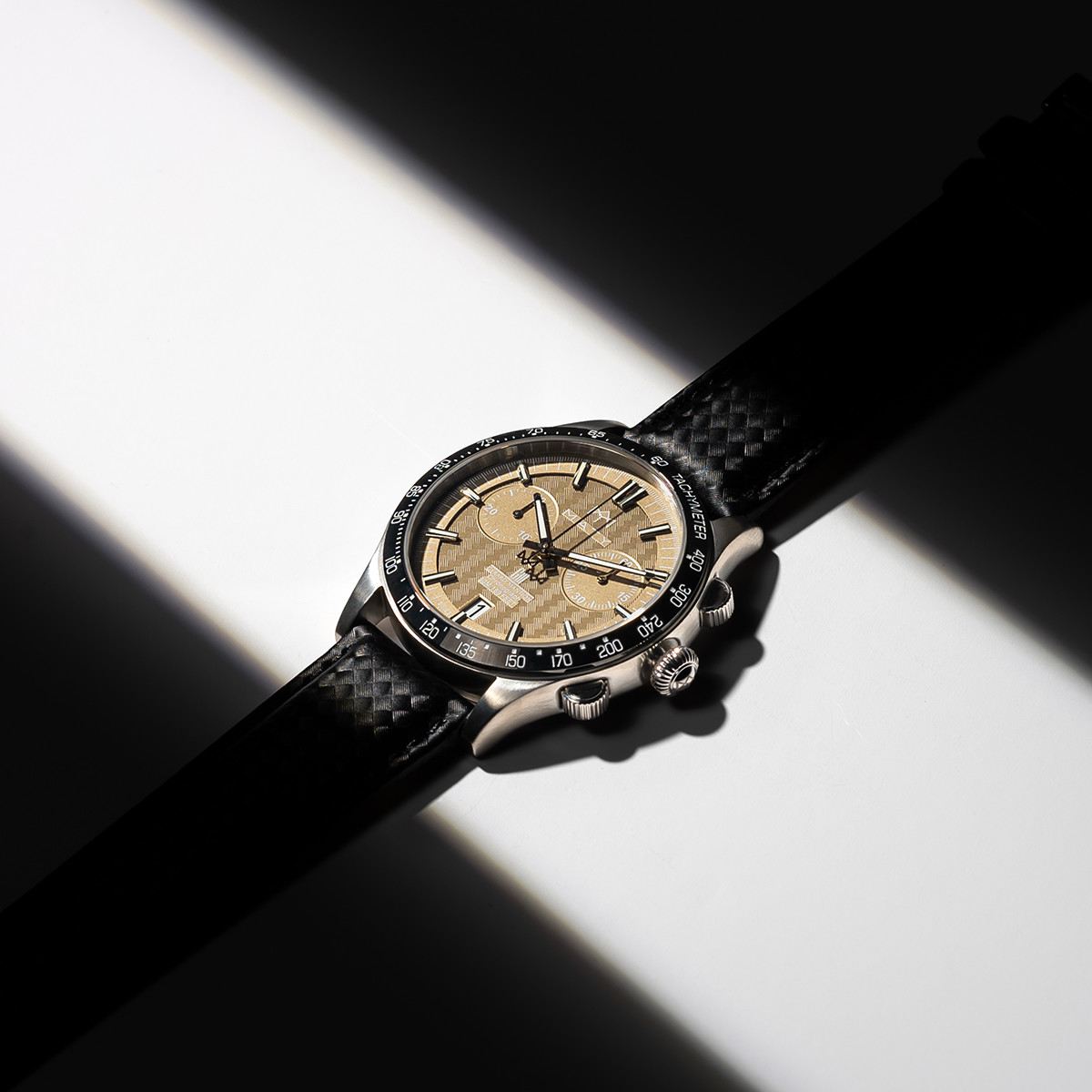 Montre MATY GM chronographe cadran taupe bracelet cuir noir - vue D4