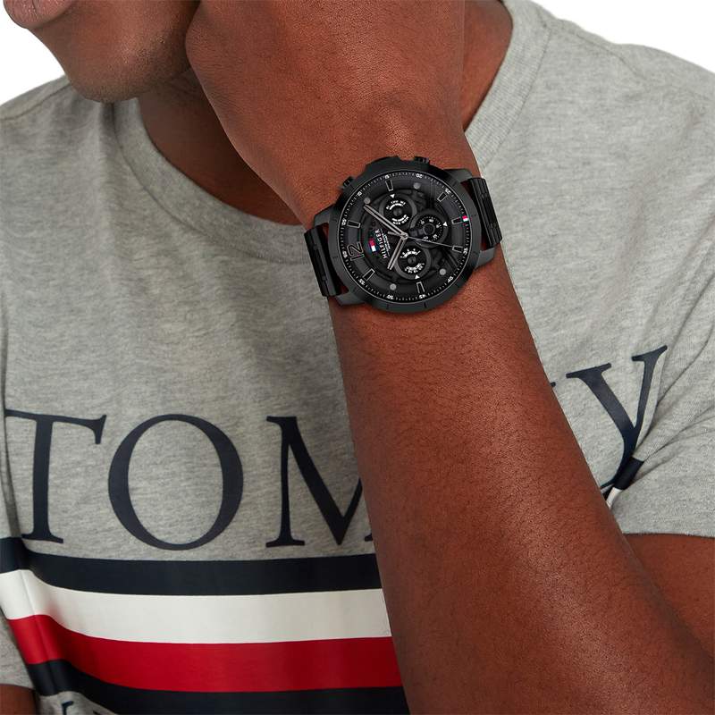 Montre TOMMY HILFIGER luca homme bracelet acier inoxydable noir - vue porté 1