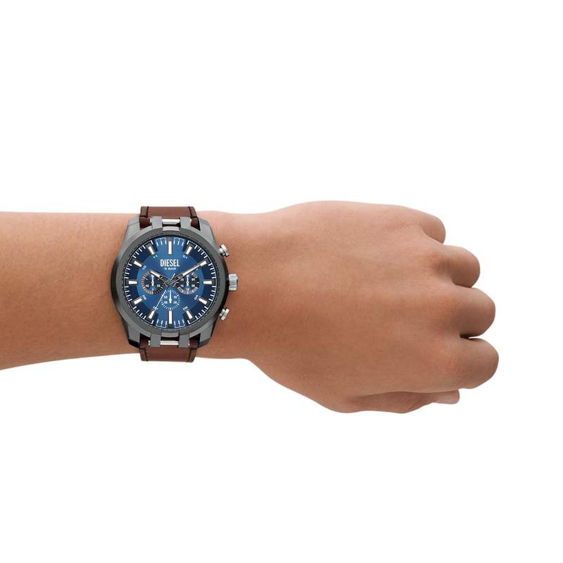 Montre DIESEL split homme bracelet cuir marron - vue porté 1