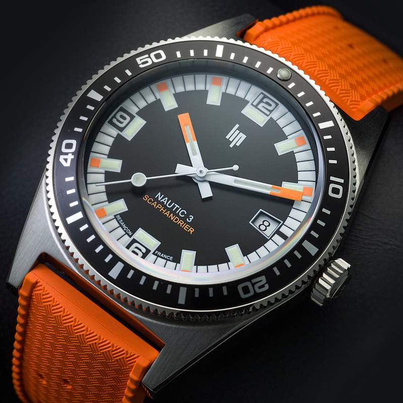 Montre LIP homme automatique, bracelet caoutchouc orange - vue D1