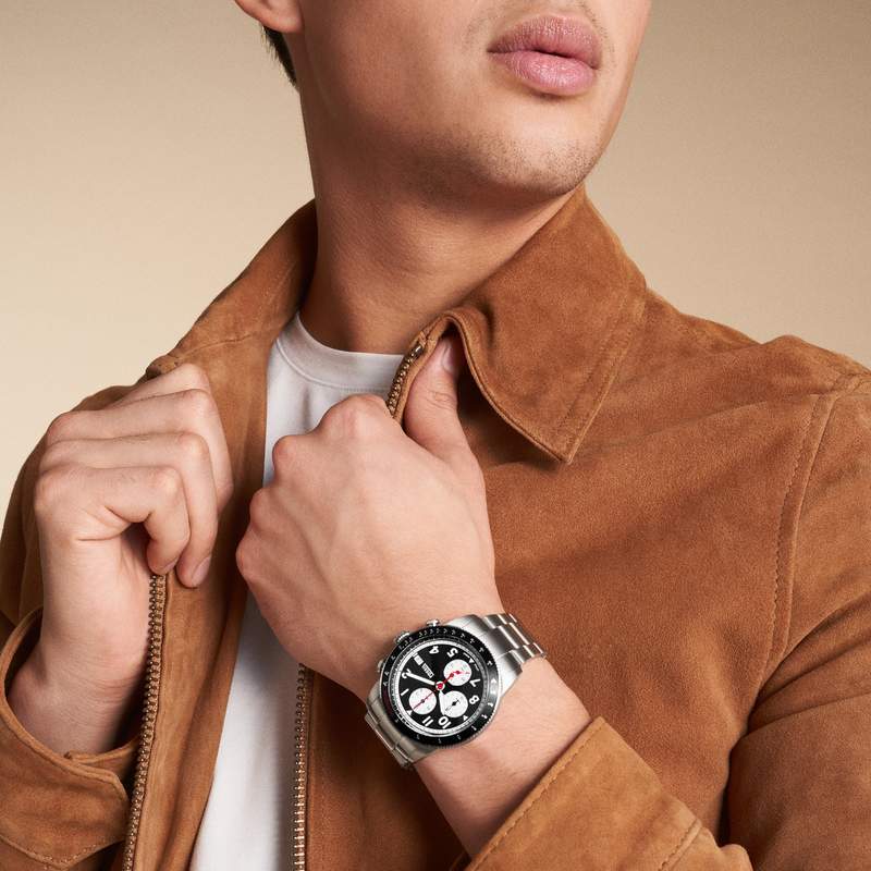 Montre FOSSIL sport tourer homme bracelet acier inoxydable argent - vue porté 1