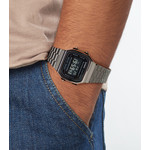 Montre CASIO VINTAGE homme bracelet acier inoxydable - vue porté 1