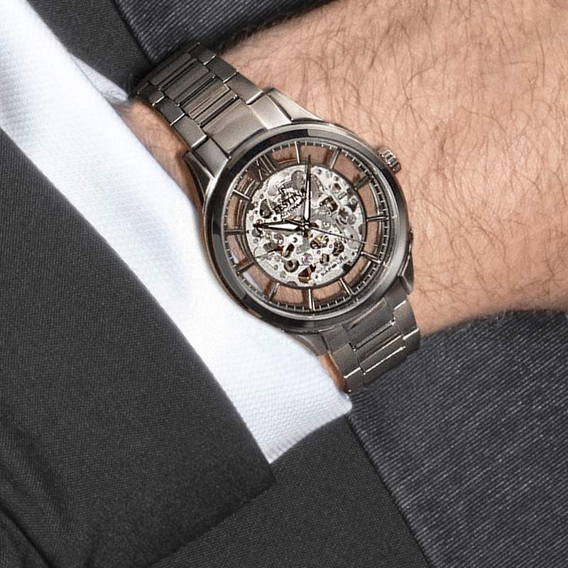 Montre FESTINA homme automatique bracelet acier - vue porté 1