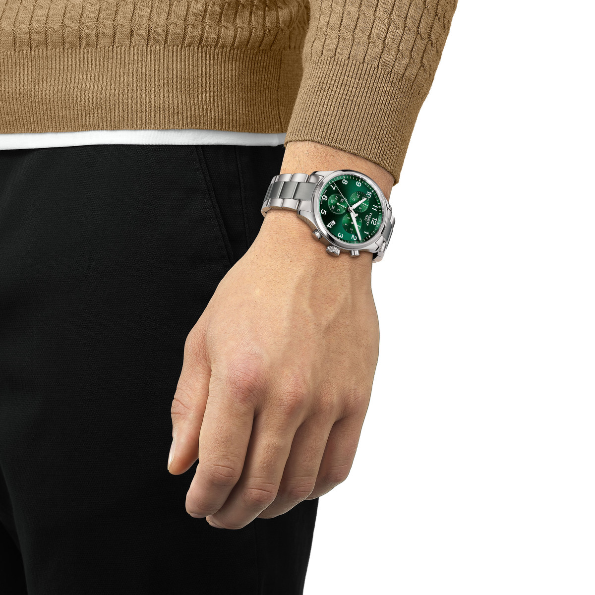 Montre TISSOT T-SPORT CHRONO XL CLASSIC homme cadran vert bracelet acier inoxydable - vue porté 1