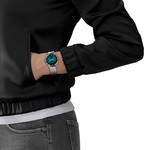 Montre TISSOT T-CLASSIC EVERYTIME mixte cadran bleu bracelet acier inoxydable - vue porté 1