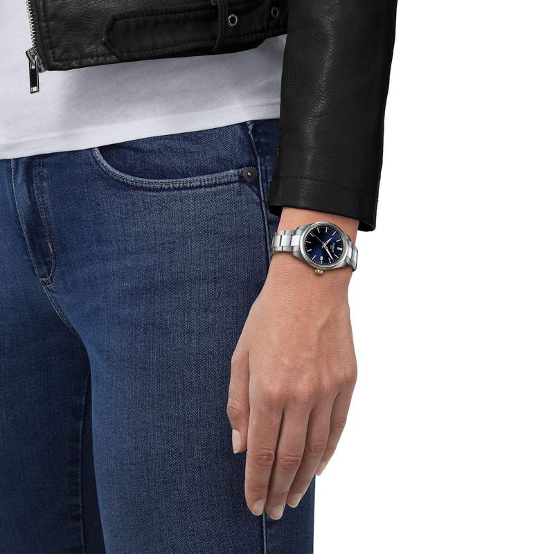 Montre TISSOT T-CLASSIC PR100 mixte cadran noir bracelet acier inoxydable - vue porté 1