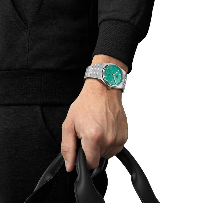 Montre TISSOT T-CLASSIC PRX POWERMATIC 80 homme automatique cadran vert bracelet acier inoxydable - vue porté 1