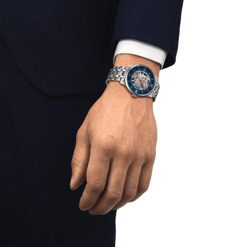 Montre TISSOT T-classic homme automatique, bracelet acier - vue porté 1