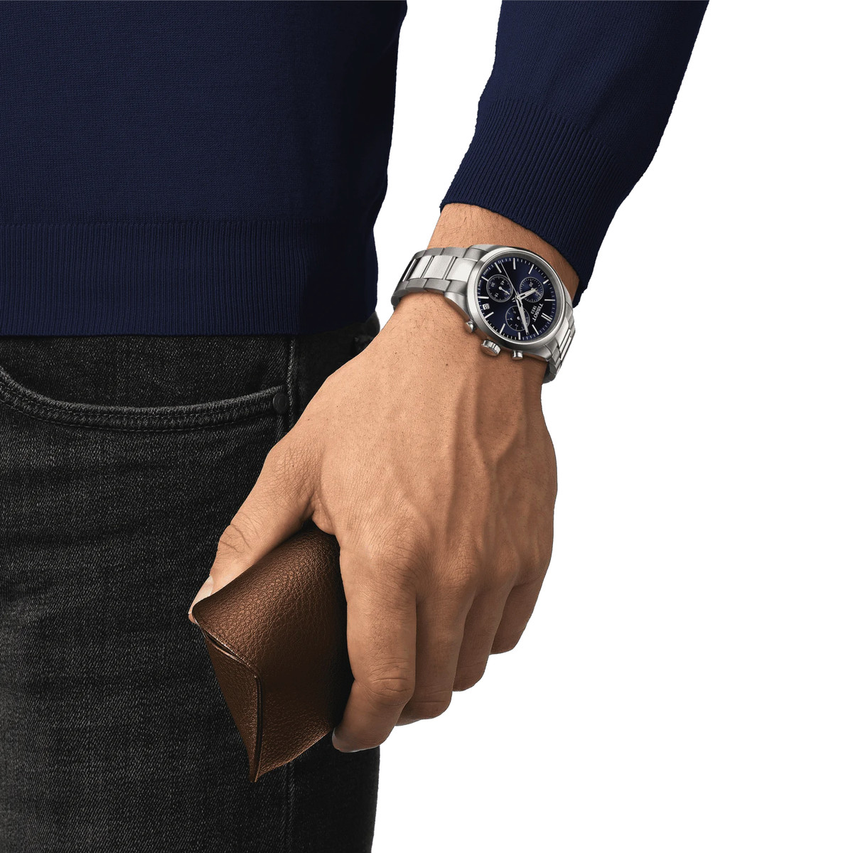 Montre TISSOT T-CLASSIC PR100 homme cadran bleu bracelet acier inoxydable - vue porté 1